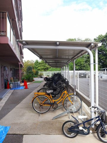 【その他共用部分】 | グランシャリオ | 自転車置き場です