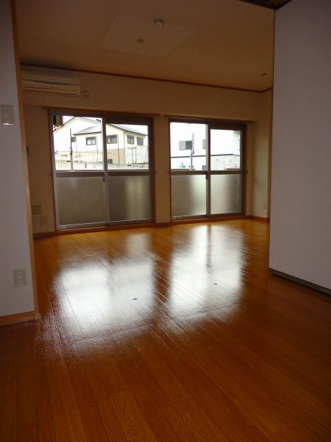 ヒルズ向イ山の内装