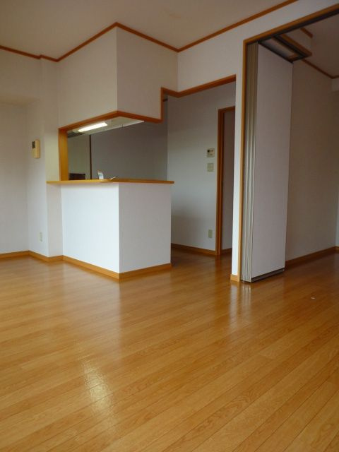 ヒルズ向イ山の居間・リビング