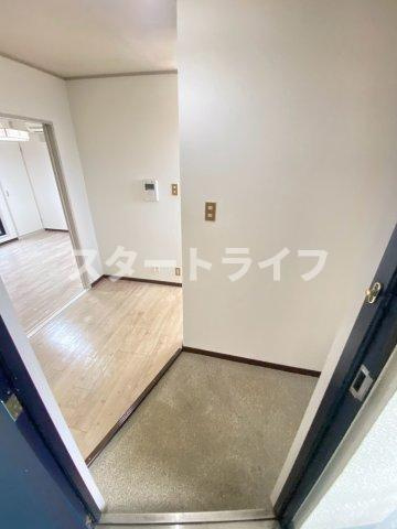 大阪市東淀川区東淡路３丁目の賃貸マンションの玄関