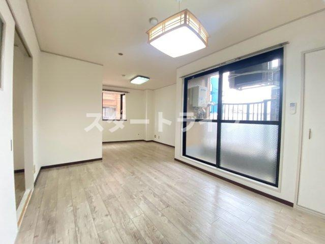 大阪市東淀川区東淡路３丁目の賃貸マンションの居間・リビング