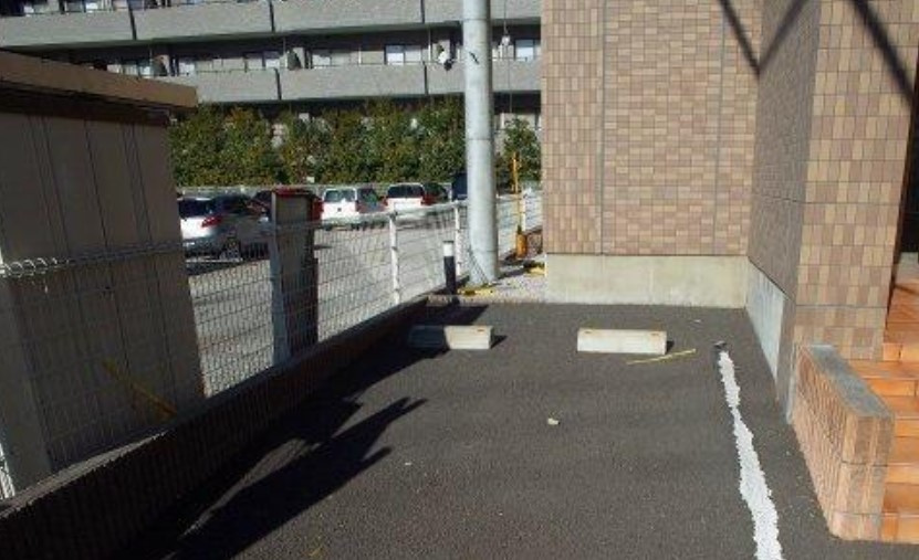 稲城市矢野口の賃貸マンションの駐車場