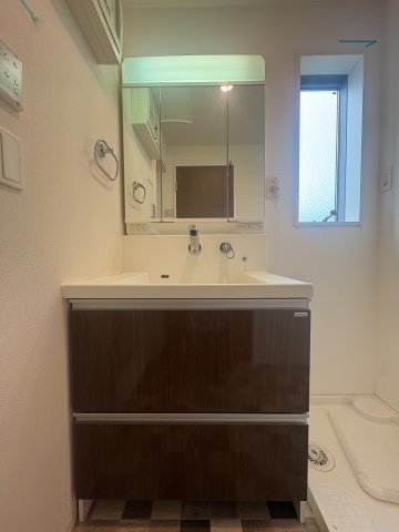 狛江市猪方１丁目のアパートの洗面所