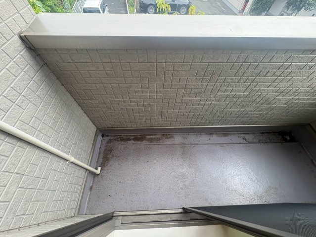 狛江市猪方１丁目のアパートのバルコニー