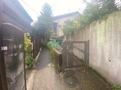 【前面道路含む現地写真】 | 梅林１丁目（東側）