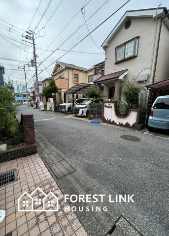 羽曳野市野 中古戸建の前面道路含む現地写真