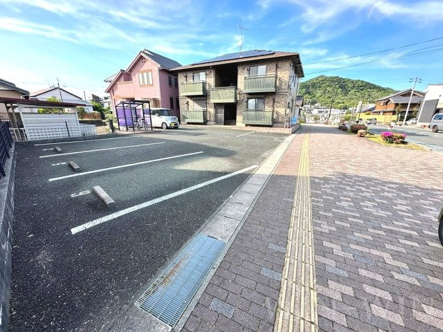 セジュール二川の駐車場