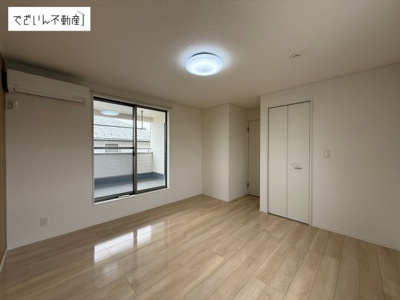 【洋室】 | 行田市長野2丁目　中古住宅   | 現地(2026年9月撮影)
2階8.5帖洋室