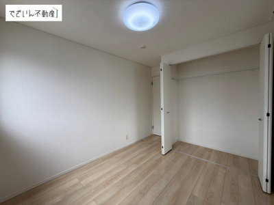 【洋室】 | 行田市長野2丁目　中古住宅   | 現地(2026年9月撮影)
2階5.2帖洋室