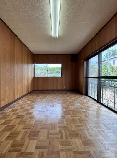 富雄北3丁目戸建の居間・リビング