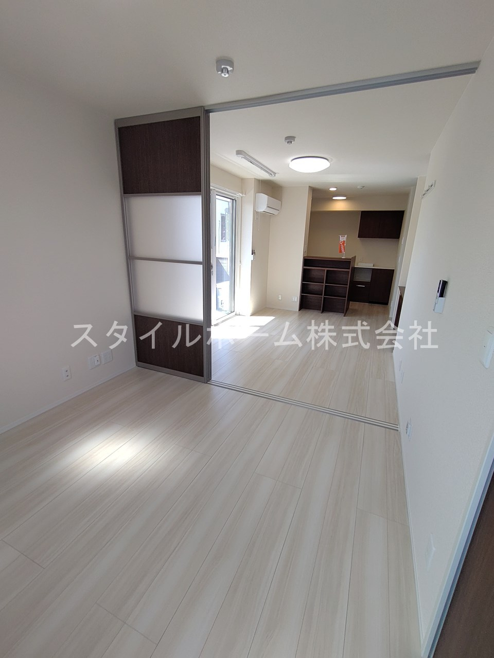 フィーミュールの居間・リビング|別部屋写真です。