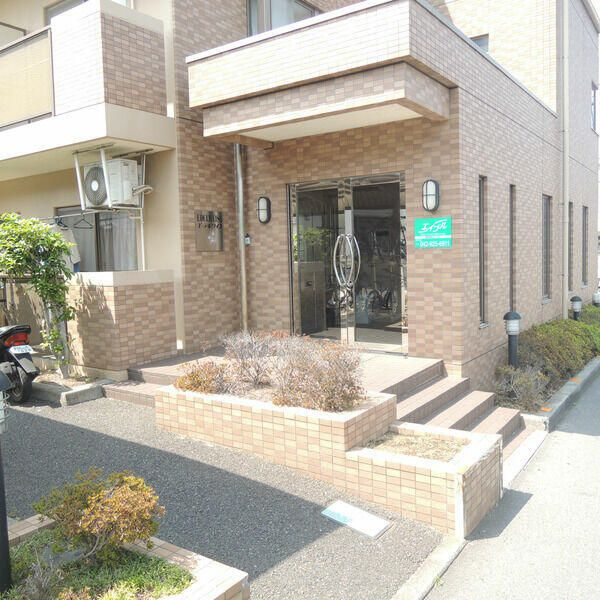 所沢市上新井１丁目の賃貸マンションのエントランス