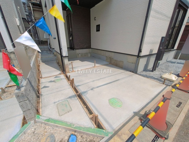 草加市草加5丁目 新築分譲住宅の駐車場