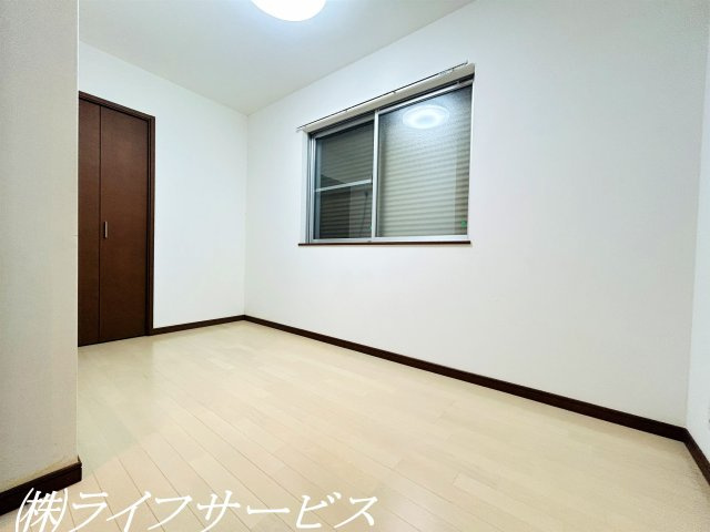 【洋室】 | 十三東３丁目中古戸建 | １階洋室5.0帖／クローゼット有