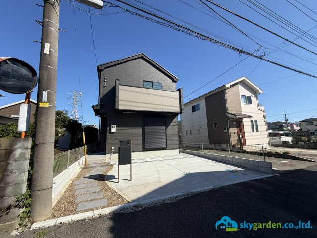 平塚市長持18期　新築戸建　全1棟1号棟の前面道路含む現地写真