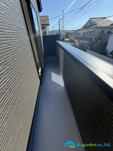 平塚市長持18期　新築戸建　全1棟1号棟のバルコニー