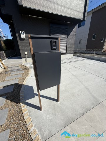 平塚市長持18期　新築戸建　全1棟1号棟の玄関
