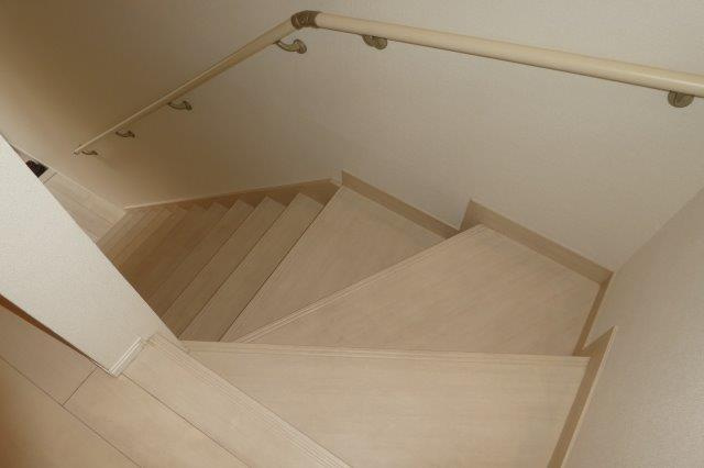 フローラ日吉の内装|階段