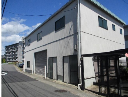 嵯峨甲塚事業所兼倉庫の外観