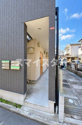 杉並区下高井戸３丁目のアパートのエントランス