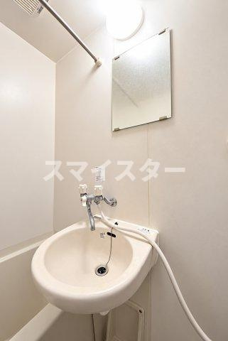 杉並区下高井戸３丁目のアパートの洗面所