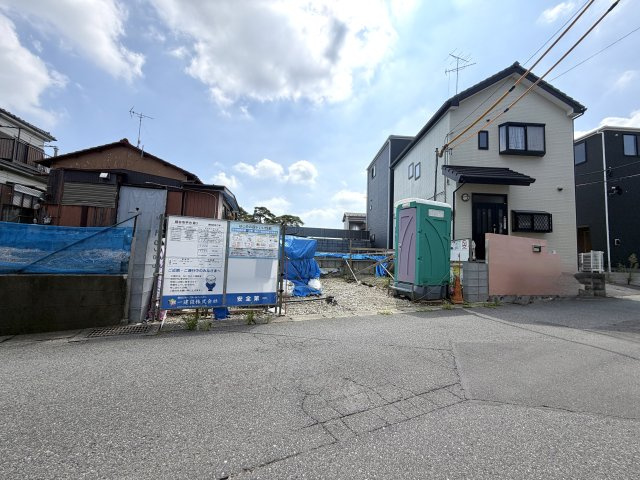 越谷市平方第３　１号棟新築戸建の外観|建物の重みを支える配筋工事が完了。耐震性を高める緻密な施工を現地て直接お確かめいただけます。