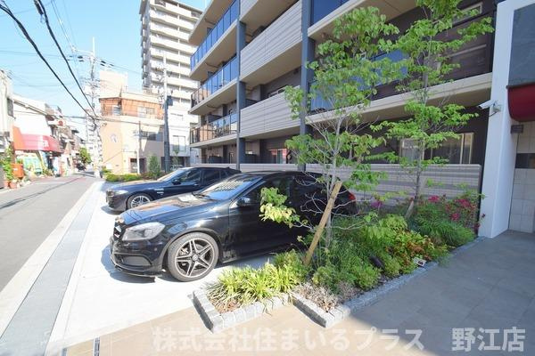 クレールフォレスタの駐車場