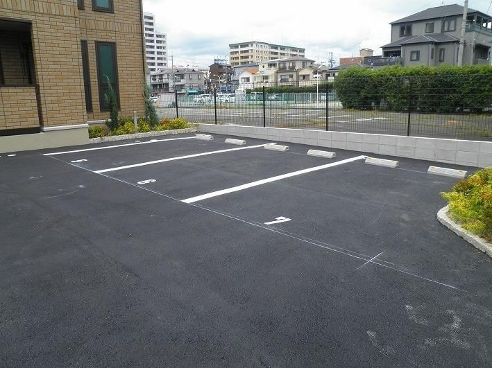 アビテ中津の駐車場