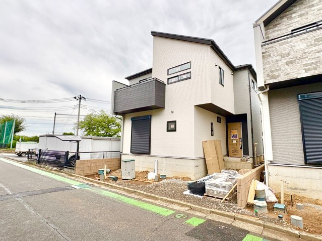 《仲介手数料半額》川越市霞ケ関北5丁目 5期　全2棟　1号棟の前面道路含む現地写真