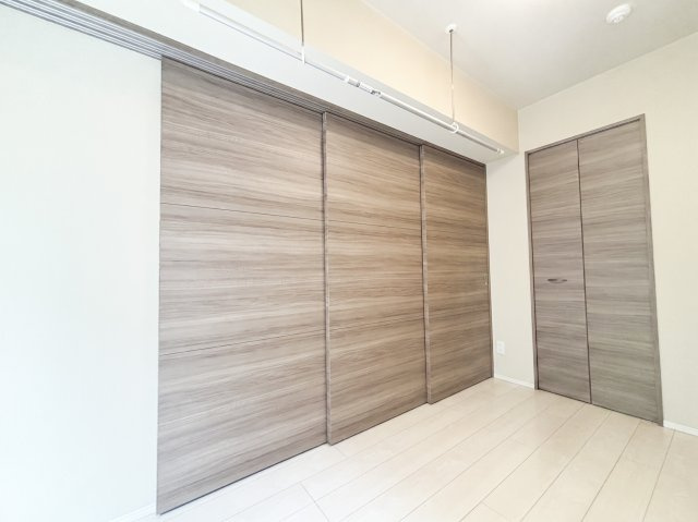■ベッドや収納家具などを配置しやすい、すっきりとした空間です。居室としてはもちろん、在宅ワークのスペースなど、ライフスタイルに合わせた使い方を検討できます。