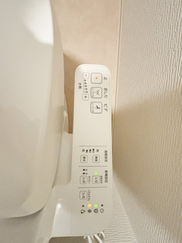 ■ 温水洗浄便座：温水洗浄便座を備えたトイレです。日常的に使用する設備だからこそ、使いやすさに配慮された仕様。毎日の暮らしの中で快適に利用できる、うれしい設備のひとつです。