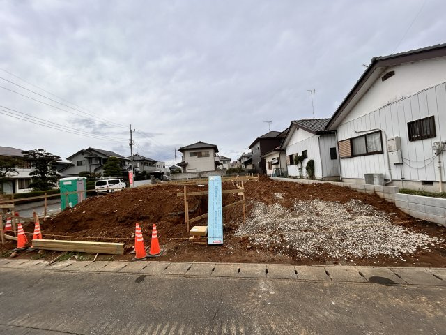 【Cradle garden】真岡市熊倉　第5 全２邸の前面道路含む現地写真|〇1号棟【4LDK+カースペース２台】
北西角地。2方向を道路に面しているので空き巣や不法侵入の被害にあいにくく防犯面でも安心です♪共働きのご家庭など家を開けることが多い世帯にもおススメです♪
