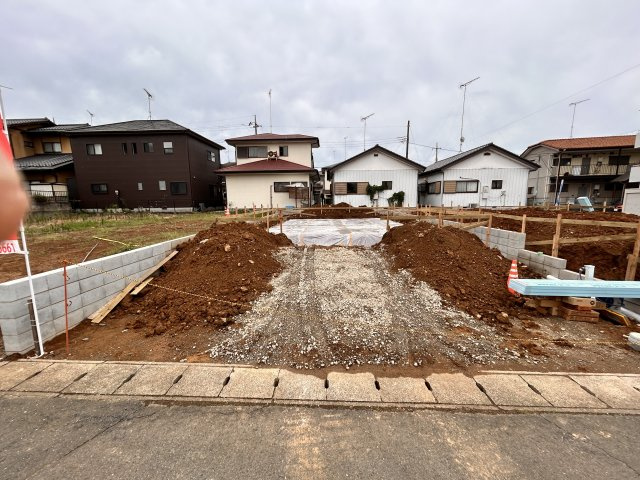【Cradle garden】真岡市熊倉　第5 全２邸の前面道路含む現地写真|〇2号棟【4LDK+カースペース２台】
北側公道に面した開放的な立地。徒歩圏内に商業施設も充実！便利さと快適さ、郊外ならではの住みやすさも魅力です。
※2026年9月撮影