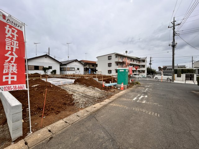 【Cradle garden】真岡市熊倉　第5 全２邸の前面道路含む現地写真|〇只今建築中〇
マイホーム購入時の住宅ローン、気になる月々の支払は？などお気軽にお問合せ下さい。
マイホームの探し方、住宅ローンのシュミレーションもハンディホームにお任せください。
※2026年9月撮