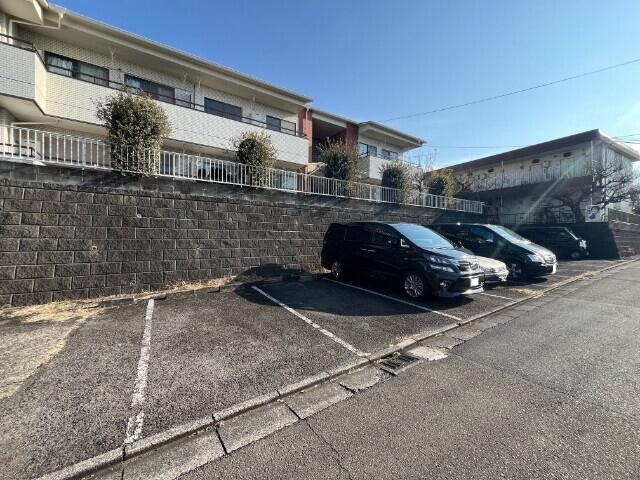モアクレストの駐車場