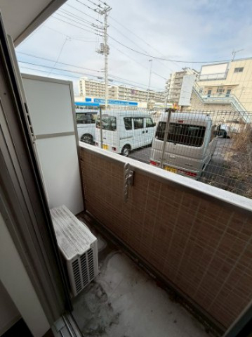 さくら九番館のバルコニー|間取反転タイプの別号室写真です
