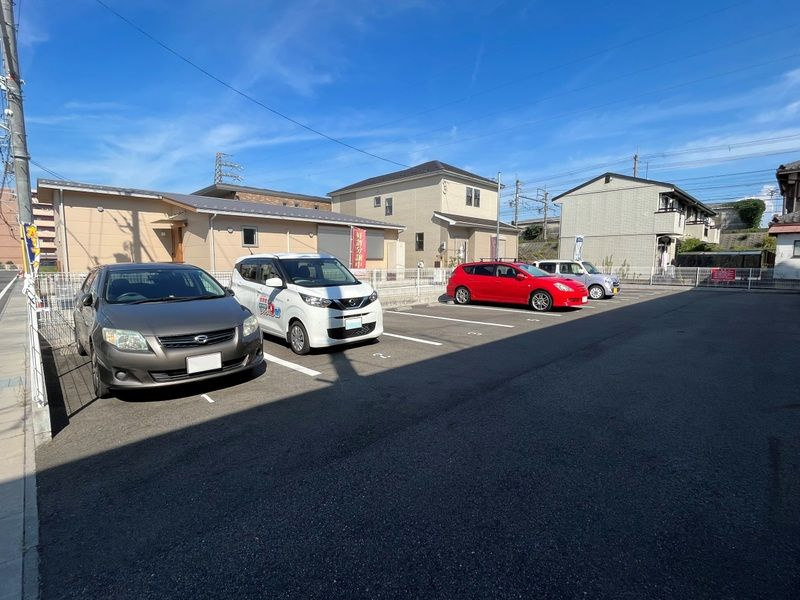 スチューデントビレッジB棟の駐車場