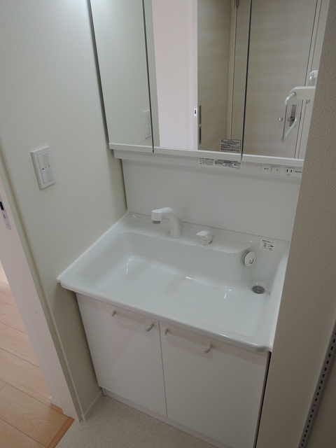 Ａｌｌｏｇｇｉｏ雑司ヶ谷の洗面所|★三面鏡付きシャンプードレッサー★