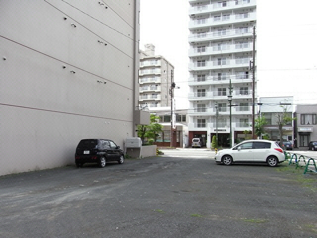 南大通４マンションの駐車場