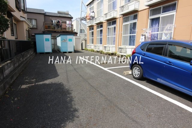 レオパレスベンデュールの駐車場