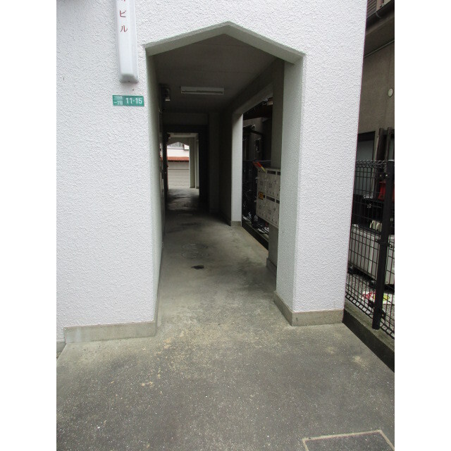 中川ビルのエントランス