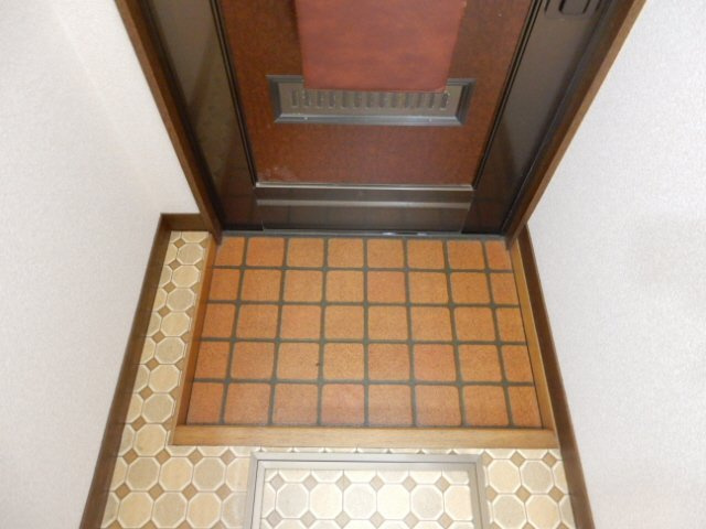 コスモハイツの玄関