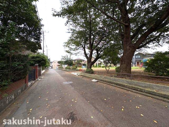 作新台２丁目　新築戸建の前面道路含む現地写真|道路はさんで森長公園ございます。癒されます！