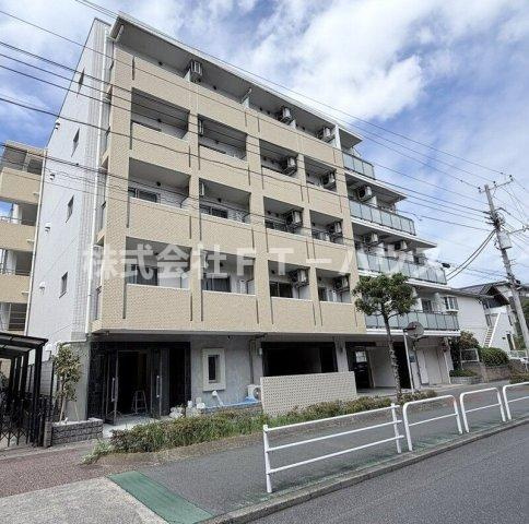 エマーレ行徳のエントランス