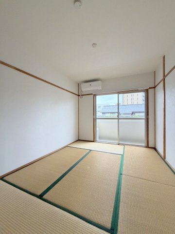 シャルマン東高須の和室