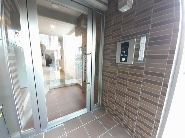グランツ堀田のエントランス