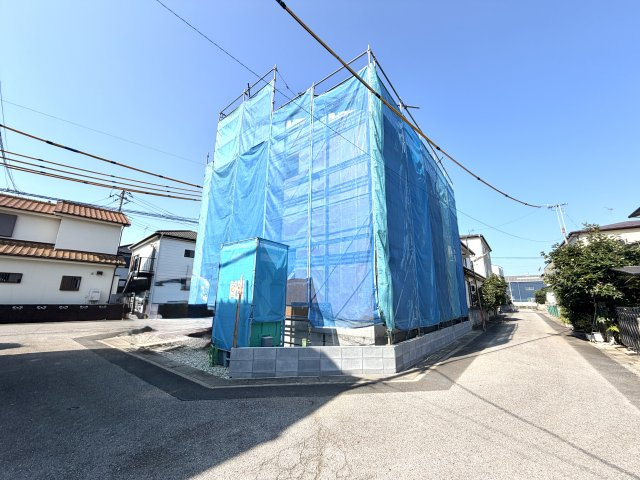 越谷市野島１号棟　新築戸建の外観|耐震金物で補強された強固な構造部分。家族の安全を守る構造の強さを間近でチェックできるチャンスです。