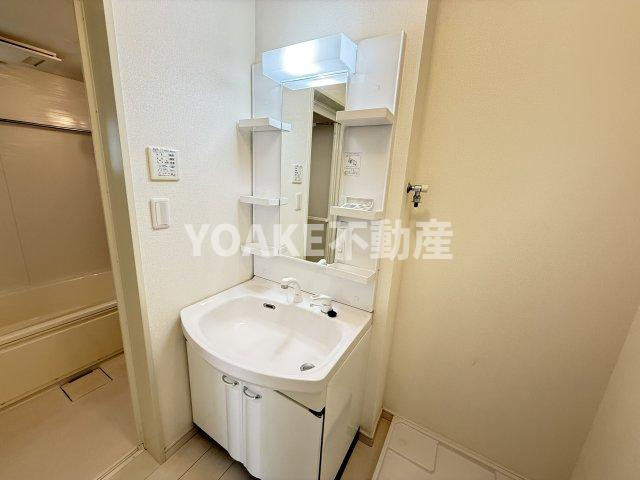 ルシェンテE棟の洗面所|画像は別部屋のものです。相違がある場合、現況優先。