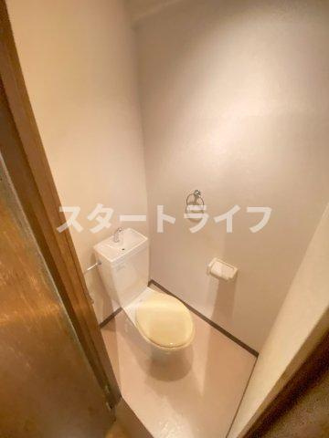 大阪市東淀川区淡路５丁目の賃貸マンションのトイレ