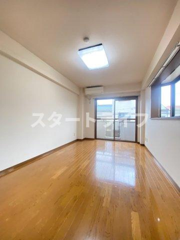 大阪市東淀川区淡路５丁目の賃貸マンションの居間・リビング